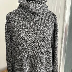 Abercrombie & Fitch Gray Sweater